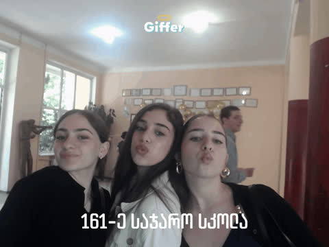 1823903