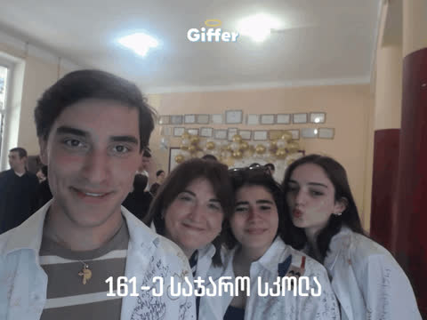 1823913
