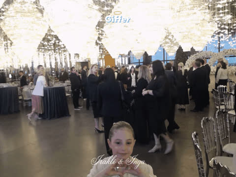 1884046