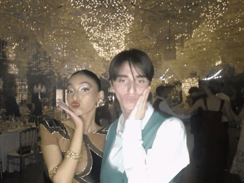 1890918