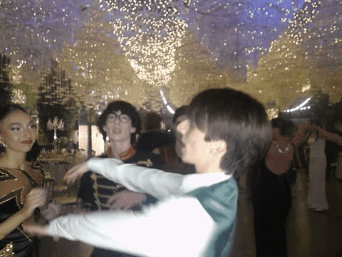 1890923