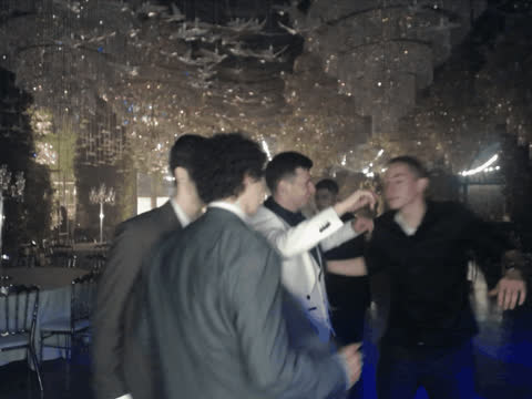 1891218