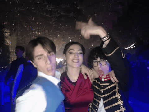 1891121
