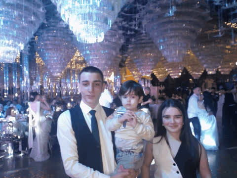 1894917