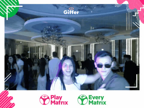 1895899
