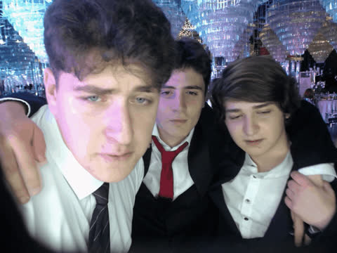 1896962
