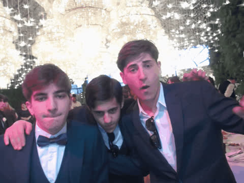 1899498