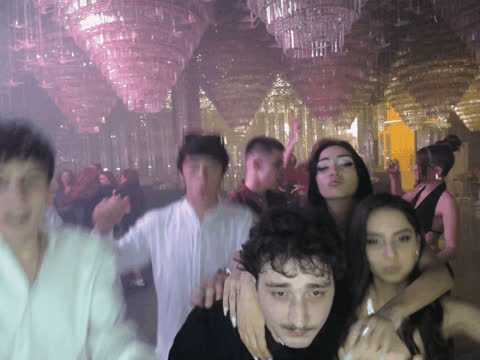 1900329