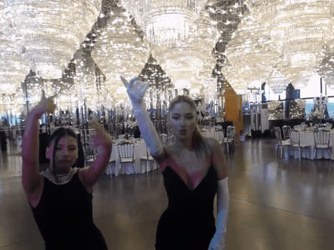 1902828