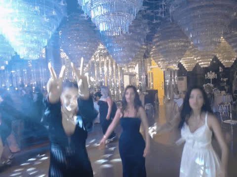 1900300