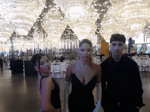 1902822