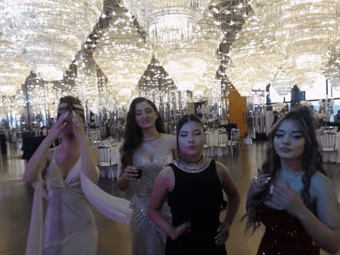 1902808