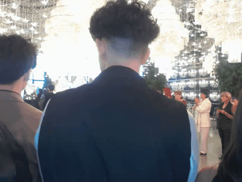 1900532