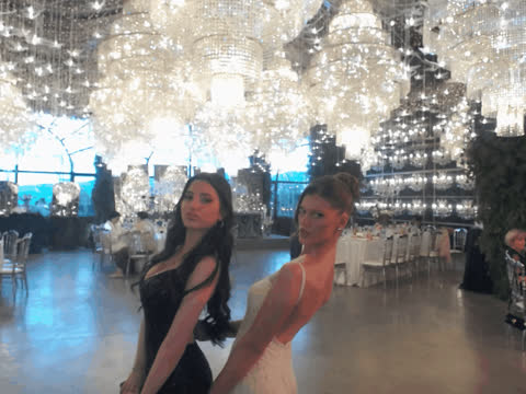 1900523