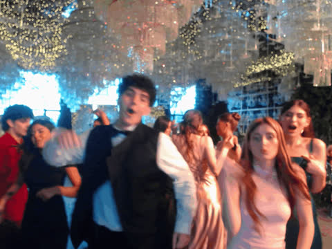 1900538