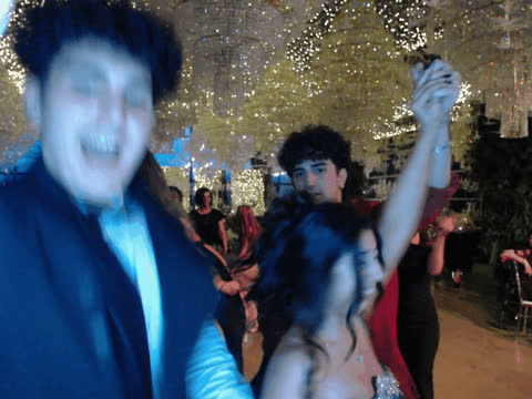 1900605