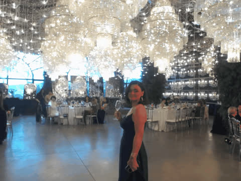 1900529