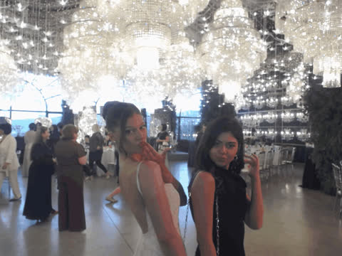 1900518