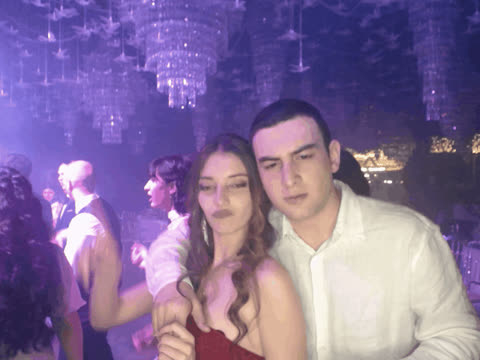 1902618