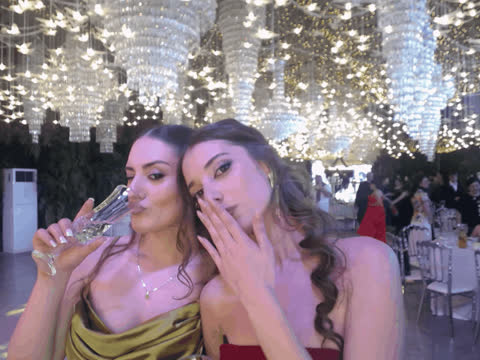 1902245