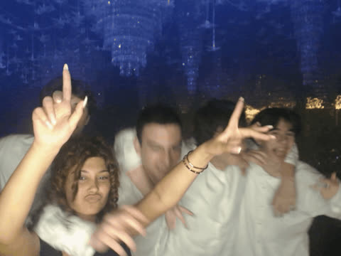 1902585
