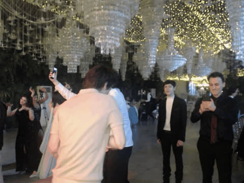 1902333