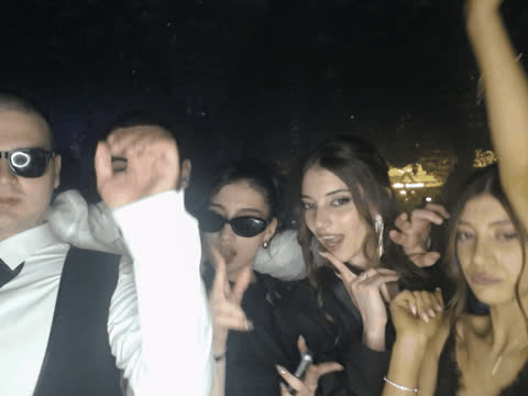 1902718