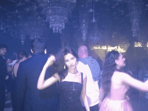 1902539