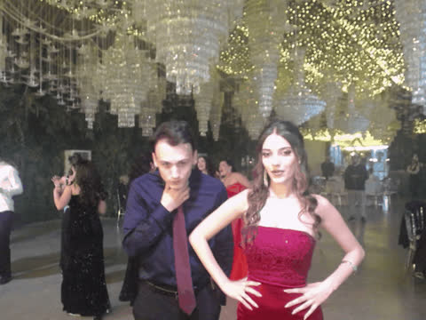 1902373