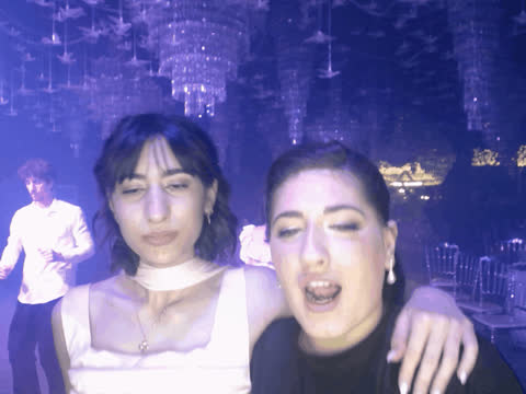 1902570
