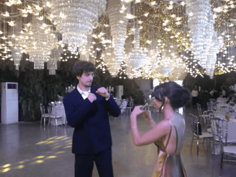 1902302