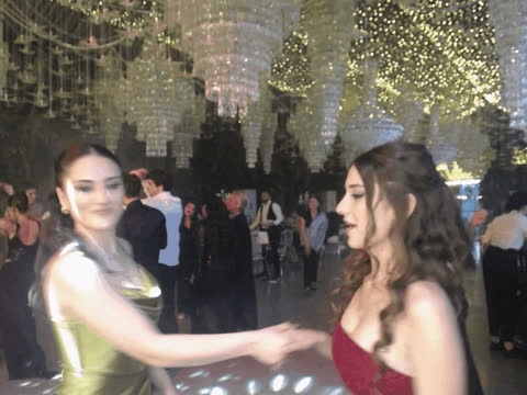 1902371