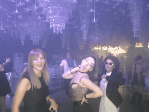 1902559