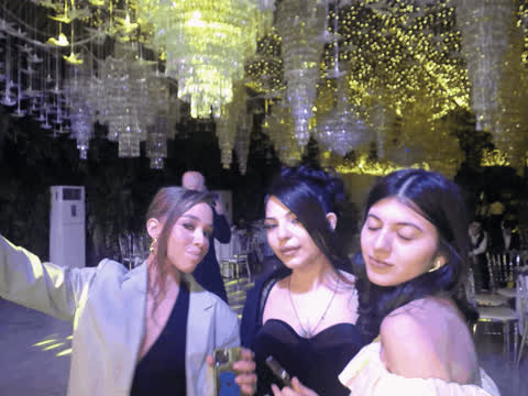 1902447