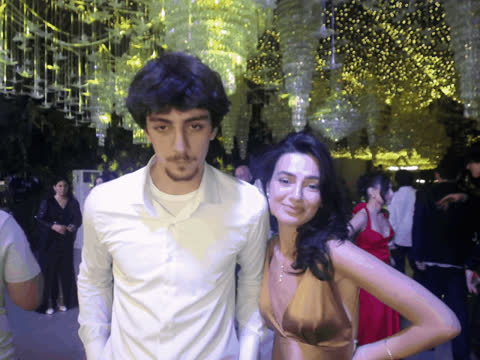1902429