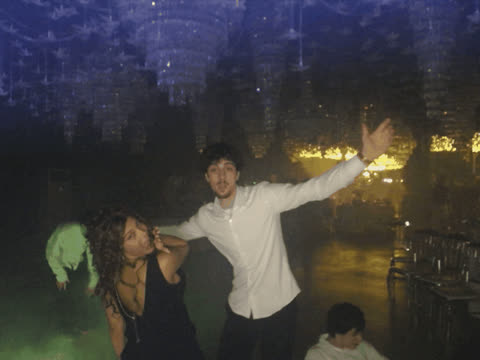 1902573