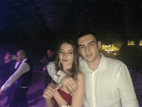 1902619