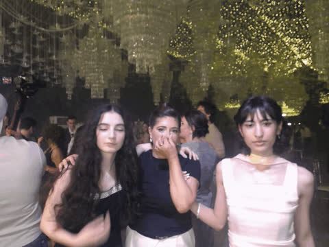 1902435