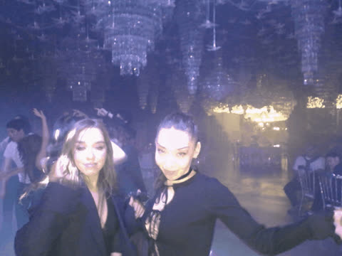 1902706