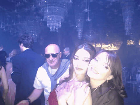 1902553
