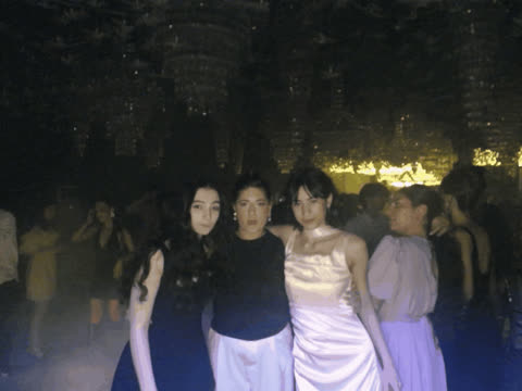 1902496