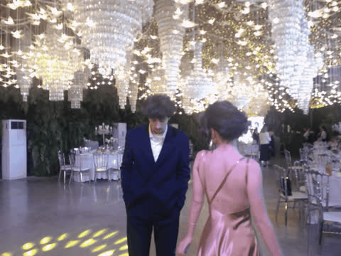 1902300