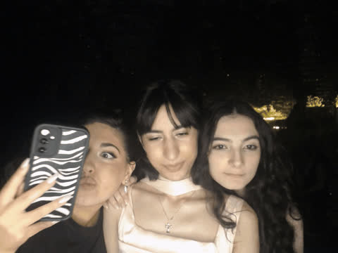 1902506
