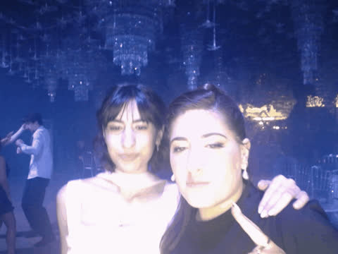 1902566