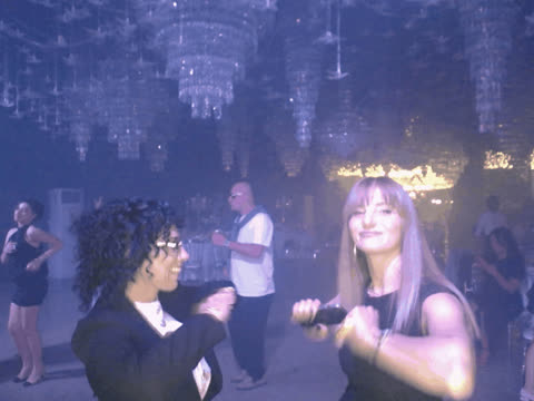 1902558