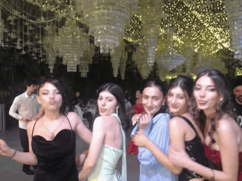 1902386