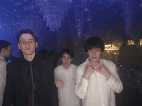 1902623