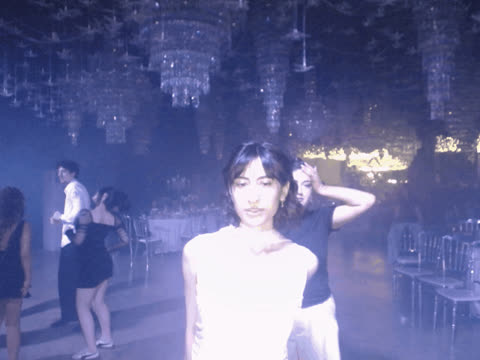 1902564