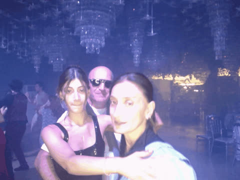 1902533