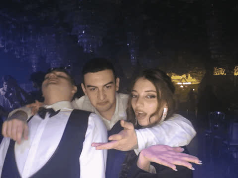 1902723